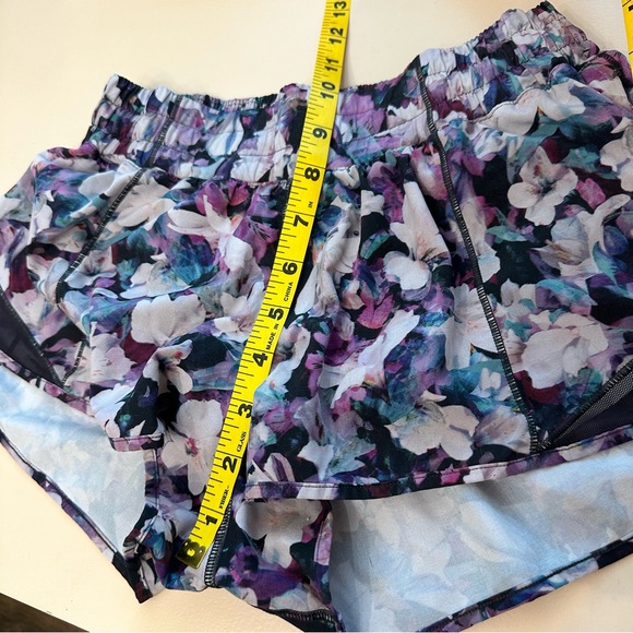 Lululemon Hotty Hot Short II 2.5" Utopia Multi Deep Phantom Black Purple White 6 - Picture 10 of 12